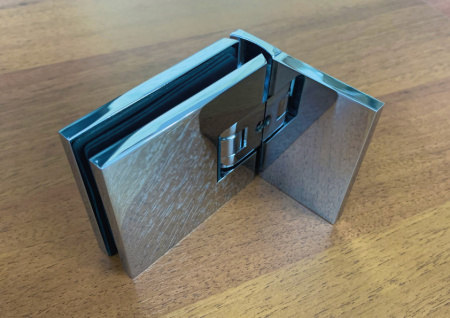 Петля Венеция, стена-стекло, латунь, хром