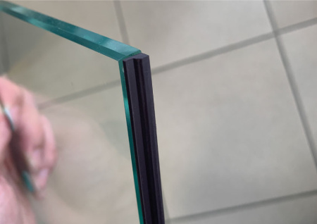 Профиль №5 магнитный, самоклеющийся 3000 мм.